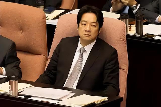 两岸再突发重大事情，蒋万安还没坐飞机来陆，国台办发出一个警告