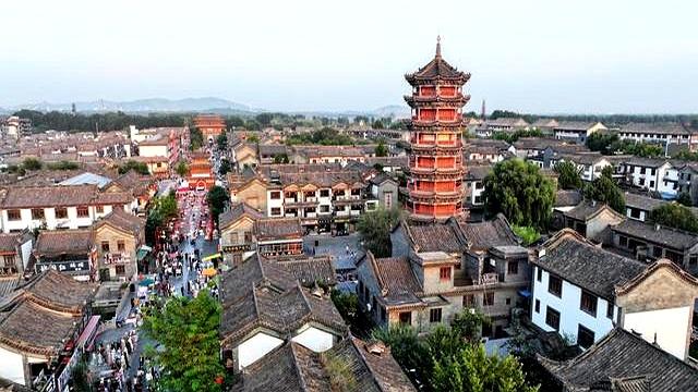 北京没想到	，上海没想到，现在的唐山，怎么突然这么火了！