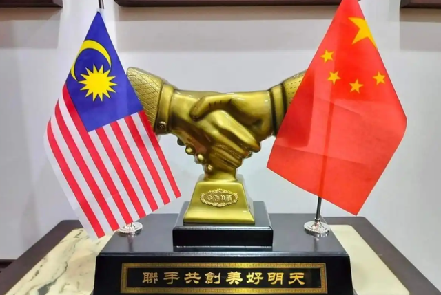 换了领导人，就马上跟美国签署“毒丸条约”，中马关系翻天巨变！