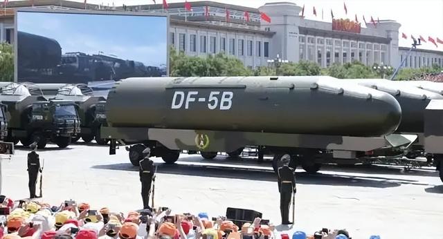 北京大阅兵后，俄方收到最新情报，美国为中国准备了25个秘密武器