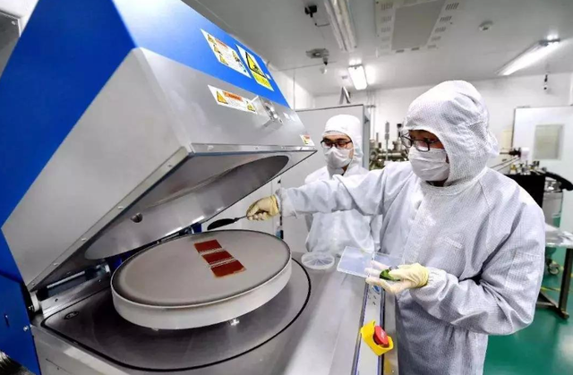 荷兰光刻机巨头：中国人太聪明了，对中国封锁西方企业先活不下去
