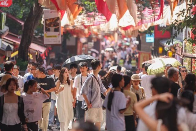 奔腾的中国：2025国庆中秋长假出行消费报告