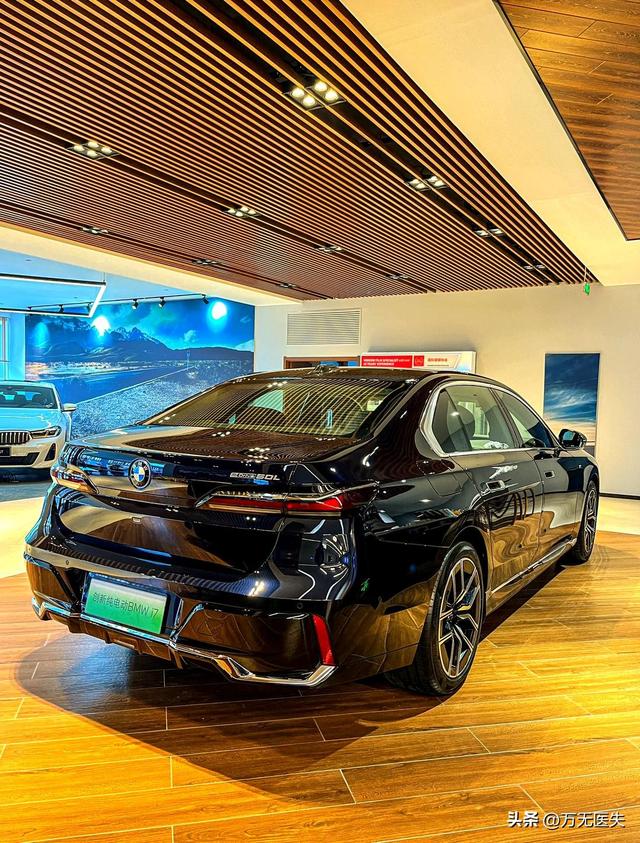 开油车的笑了，开电车的慌了？2026油电新政实锤	，税费规则全变了