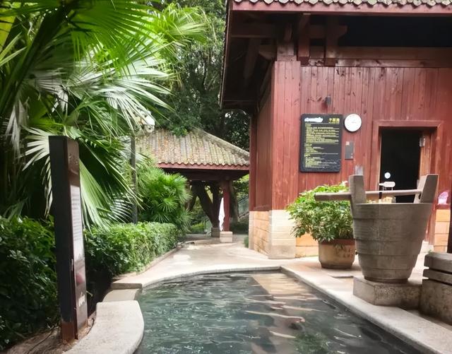 拥抱自然，在崖壁江景中唤醒身心