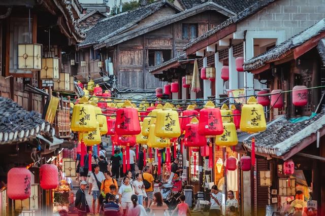 跟着《一路繁花2》打卡花溪~复刻姐姐们同款秋冬美景！