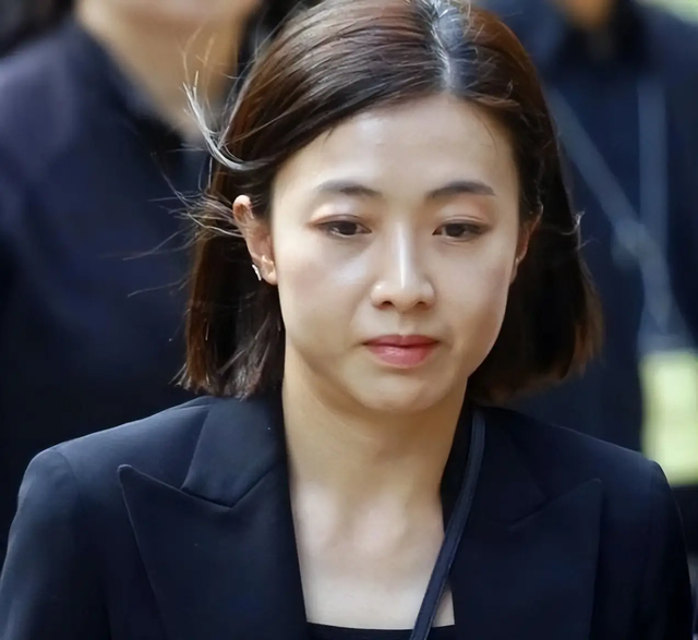 丈夫跟许家印是好朋友，妻子选择投资恒大，如今亏掉了200亿