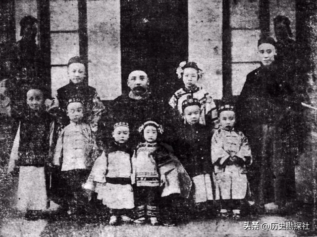 这是袁世凯五姨太的真实样貌，头发稀疏并不貌美，但备受宠爱