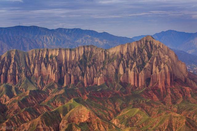 感觉甘肃的黄土高坡上的土其实挺厚的，但为啥只有黄土上不长树呢