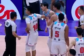 北控逆转新疆，听听各界媒体专家怎么说，刘炜发布会暗讽北控球员图片