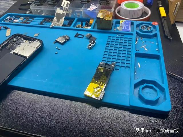 iPhone卡贴机改卡进展，华强北内置卡贴改实体双卡逐渐成为主流！