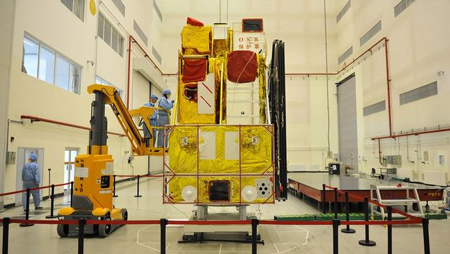 中美卫星对比：美国精度仅0.1米，250公里外能看清车牌，中国呢