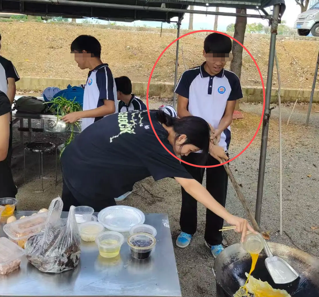 广西体育生宁宇华离世！年仅17岁，长相帅气，死因惋惜母亲太绝望