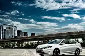 跑高速，车速120其实最费油，那么多快才最省油，你知道吗？图片