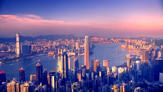 社会精英把子女和存款放在美国，是中国一个巨大的风险！