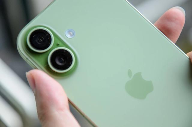 「挤爆牙膏」的 iPhone 17 标准版值得买吗？深度用过之后我想说……