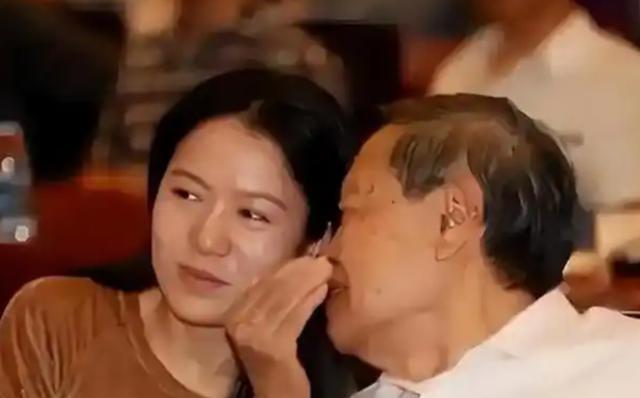 杨振宁离世仅2天，令人担心的事发生	，原来翁帆一个字都没说错！