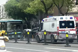 紫牛热点∣民营救护车800公里收2.8万元遭质疑！是否包含ECMO使用费成网上争论焦点图片