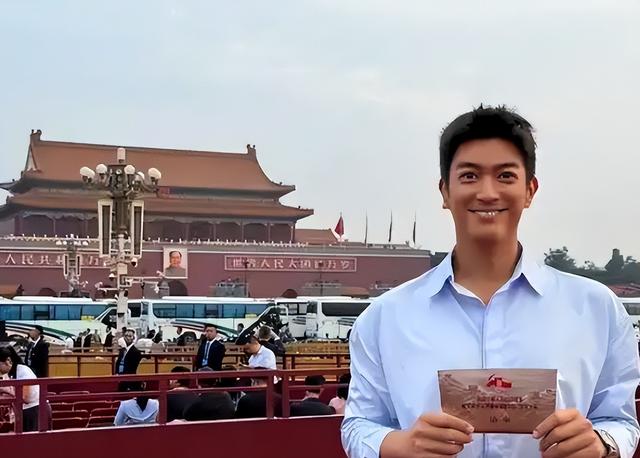被央视怒批，摇头晃脑、德不配位，难怪阅兵从不邀请“流量”明星
