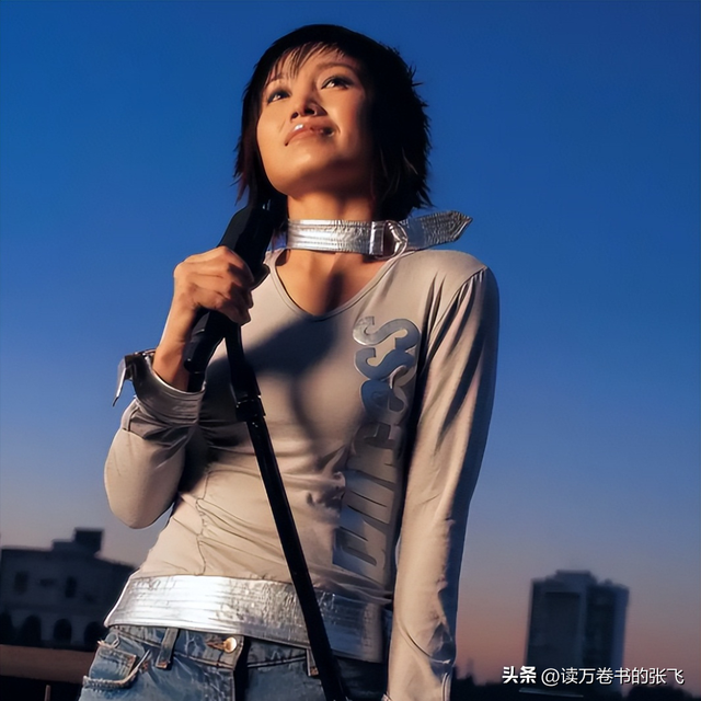 她连上5次春晚，私下却和恩师同居怀孕被骗流产，今57岁依然单身