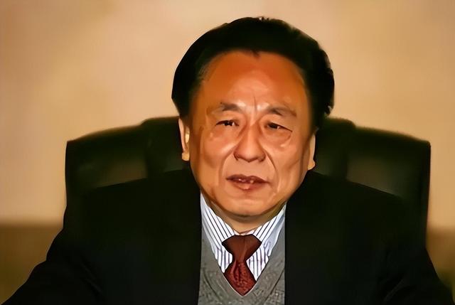 包养10位情妇，睡觉翻牌生下11个私生子，75岁还在潜逃拼命生娃！