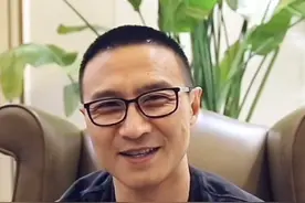 52岁汪峰新女友是绝色美女，长相温婉华贵，婚姻状况还是谜！图片