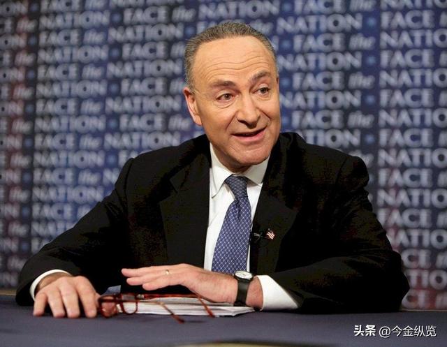 补贴断崖，两党互撕！2400万美国人医保费飙涨，共和党这下真急了