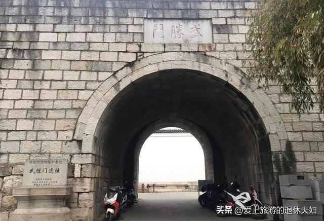 贵阳市：历史上多次大移民奔向这里；如今，亚洲最大社区褒贬不一