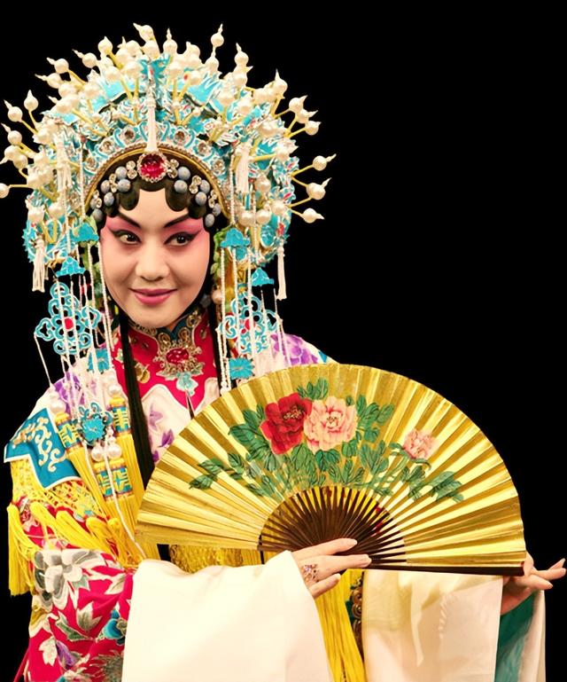 至今未婚未育，身边却有男人陪了近27年！59岁的她才是人间清醒