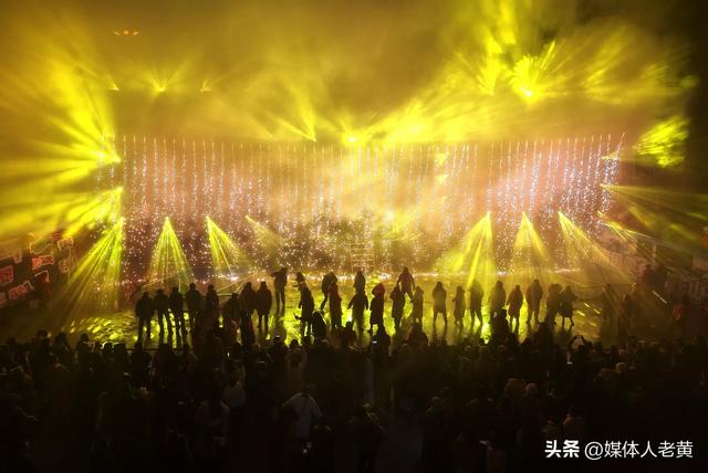 六盘水梅花山举行南国雪乡开园试营业人气爆棚