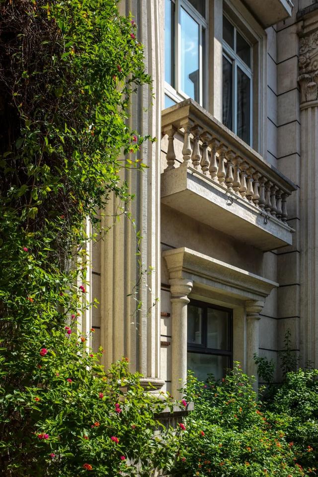 不走寻常路的国际化县城，关心一日三餐，更关心咖啡和汇率