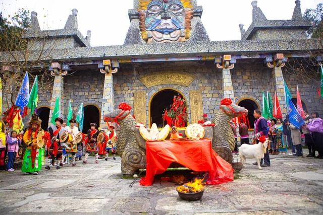 绝了！2h直抵彩林胜境！徒步遛娃冲绝版奖牌，集五福刮999足金！闹非遗羌年、吃刨汤羌宴！