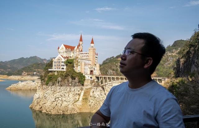 兴义孤岛上出现童话城堡，花2.4亿元建造，被捧为网红景点