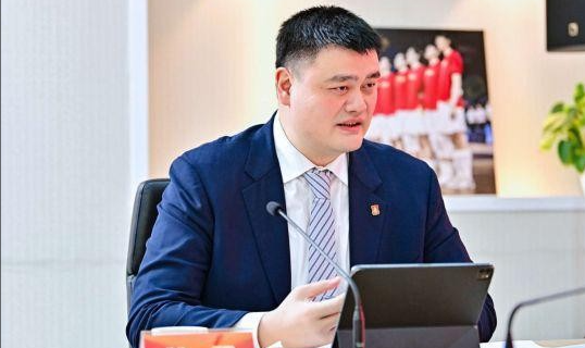 4亿换一个梦，“辞职”篮协主席的姚明，已经走上了另一条路