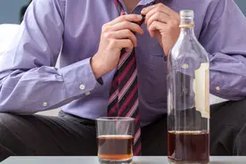 头孢配酒，说走就走！除了头孢，这6种药也不能沾酒，你在吃吗？图片
