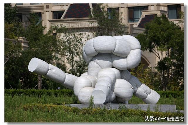 在大连陵水湾打造出的“海纳百川”国际雕塑景观带