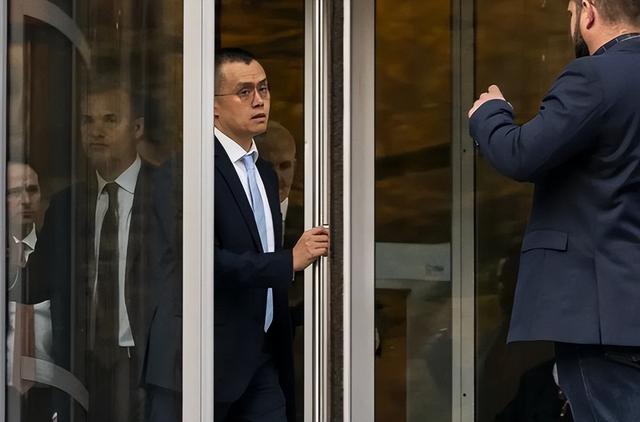 被美国罚款531亿，身家仍2300亿，前华人首富背后的女人是谁