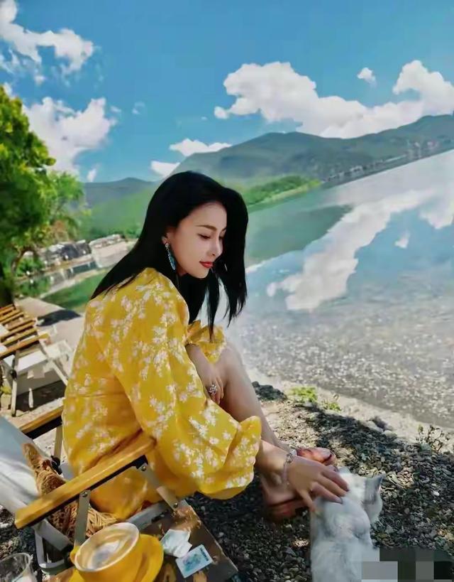 她如果不是私生活太混乱，她现在估计不输杨幂、白露、高圆圆