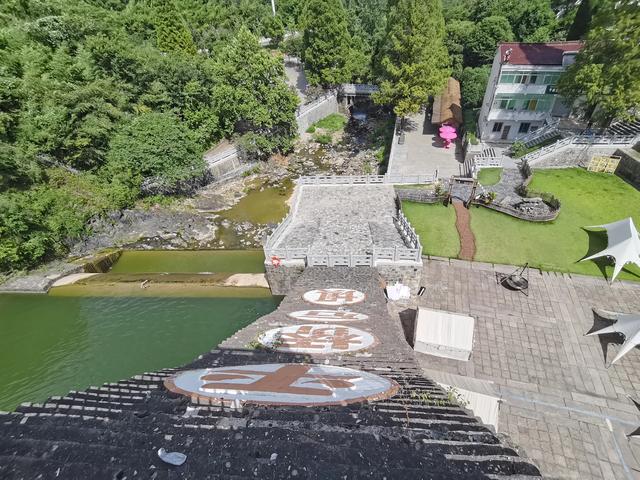 平桥石坝吟：石坝形成高空景 风光掠影坝上映