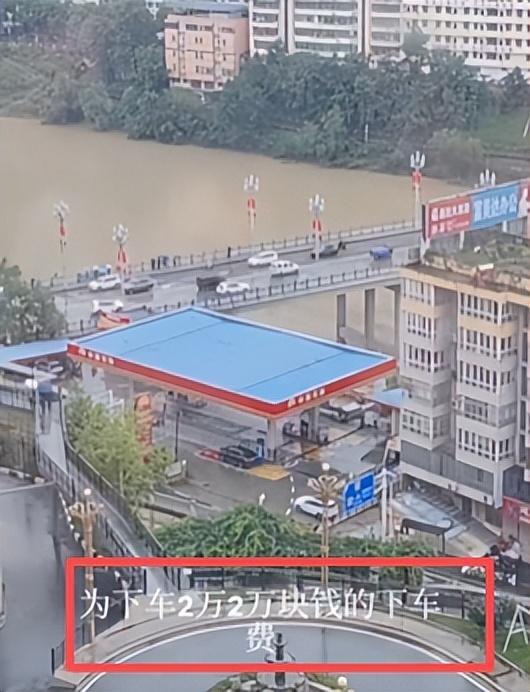 新郎婚礼当天跳河，只因新娘索要2万下车费？此前贷款给20万彩礼
