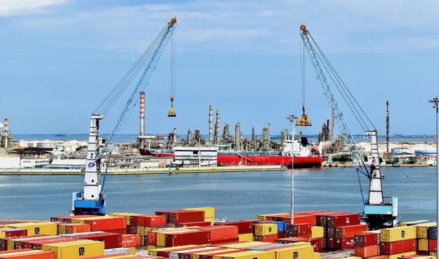 山东形状最“曲折”的地级市，独占1/3海岸线，兄弟城馋哭了