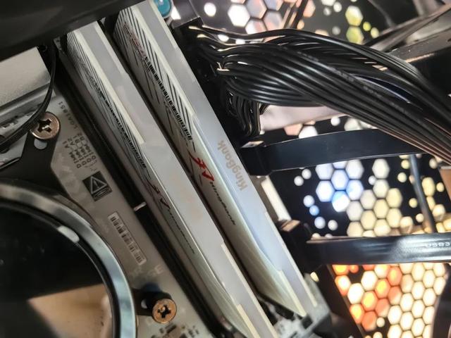 实用小机箱，便携还能装！机械大师C34Pro+Z890吹雪+9070XT装机