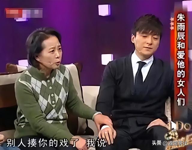 窒息的妈宝男！被母亲拆散三段感情后	，46岁他仍单身无一女孩敢嫁