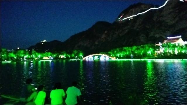 夜色中的水上公园