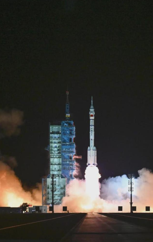 神二十一“一箭穿月”！9分43秒精准入轨震撼全网