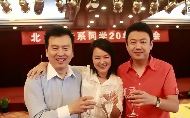 私生活混乱？被传10年换5任妻子，从央视离职的他，如今怎么样了