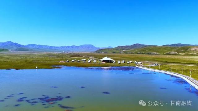 赛钦湖：一池秋水映天蓝