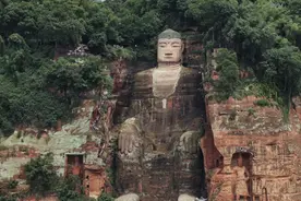 世界最大的一尊石刻造像——乐山大佛图片