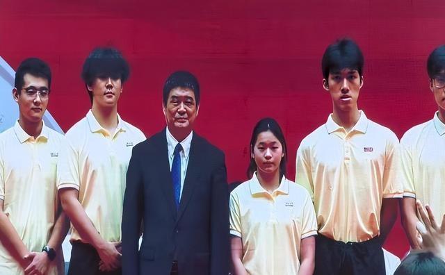 全红婵入学仅4天，担心的事再次发生，官媒：退不退由她自己决定