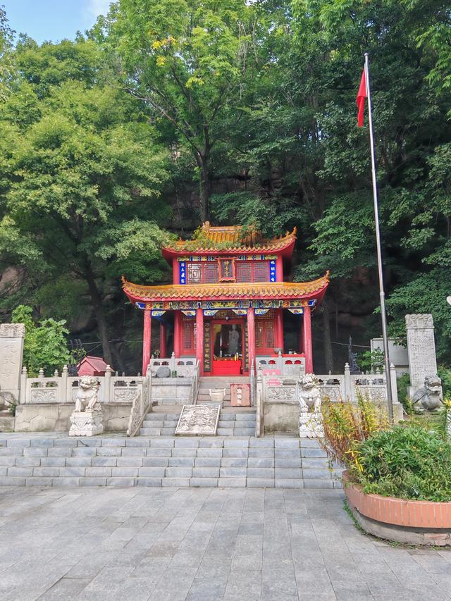 万物依道方井然——松峰山寻仙感悟（七言诗一首）