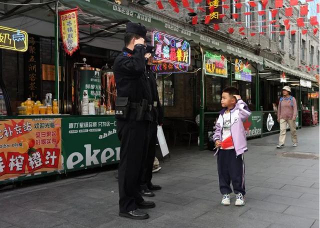 跨越千里的点赞！14位游客讲述冰城民警的暖心故事